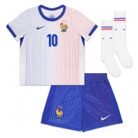 Camiseta Francia Kylian Mbappe #10 Visitante Equipación para niños Eurocopa 2024 manga corta (+ pantalones cortos)